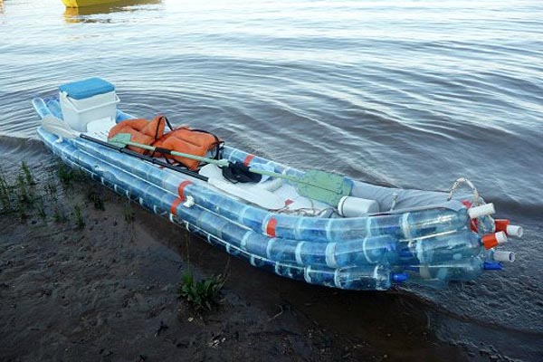 Как сделать лодку из пластмассовых бутылок